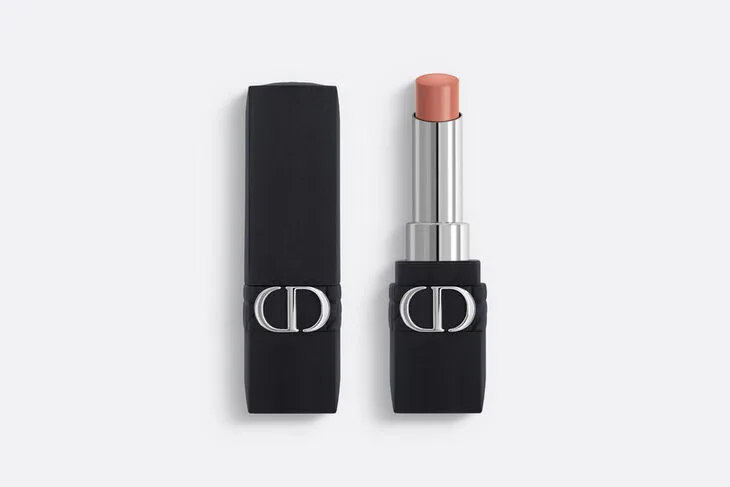 Màu son 100 Forever Nude Look màu hồng nude mang tính biểu tượng của Dior, thuộc dòng son lì lâu trôi của Rouge Dior Forever. Màu son 100 Forever Nude Look màu hồng nude mang tính biểu tượng của Dior, thuộc dòng son lì lâu trôi của Rouge Dior Forever.