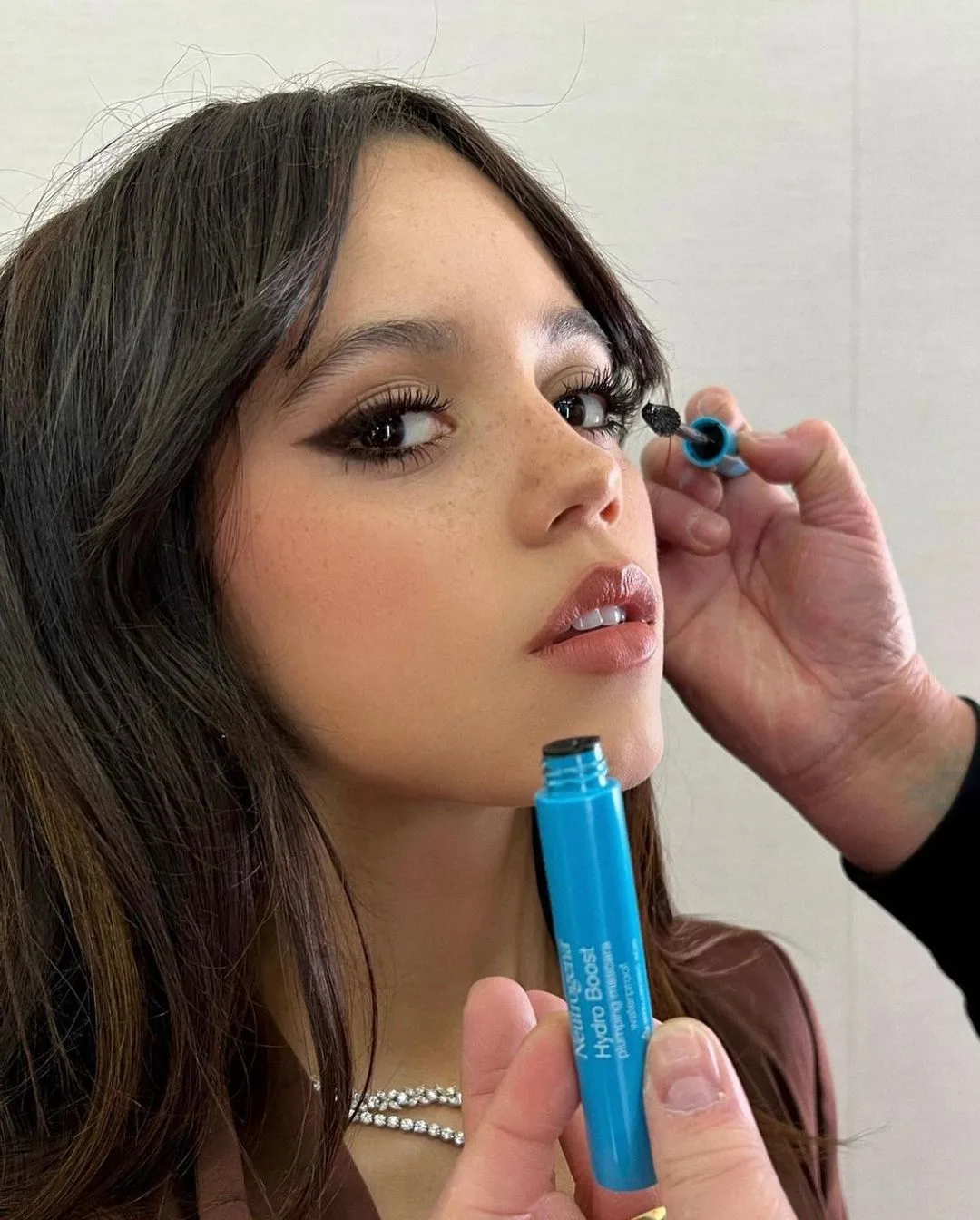 Jenna Ortega thích dùng mascara