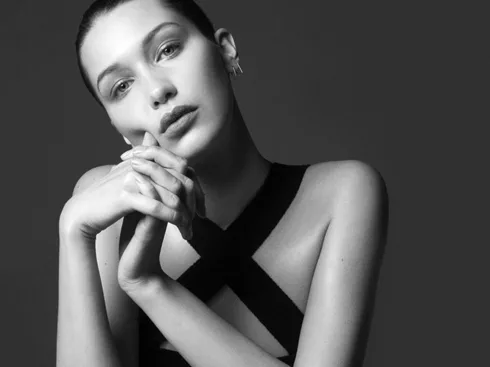 Hành trình Bella Hadid đến với thương hiệu mỹ phẩm Dior