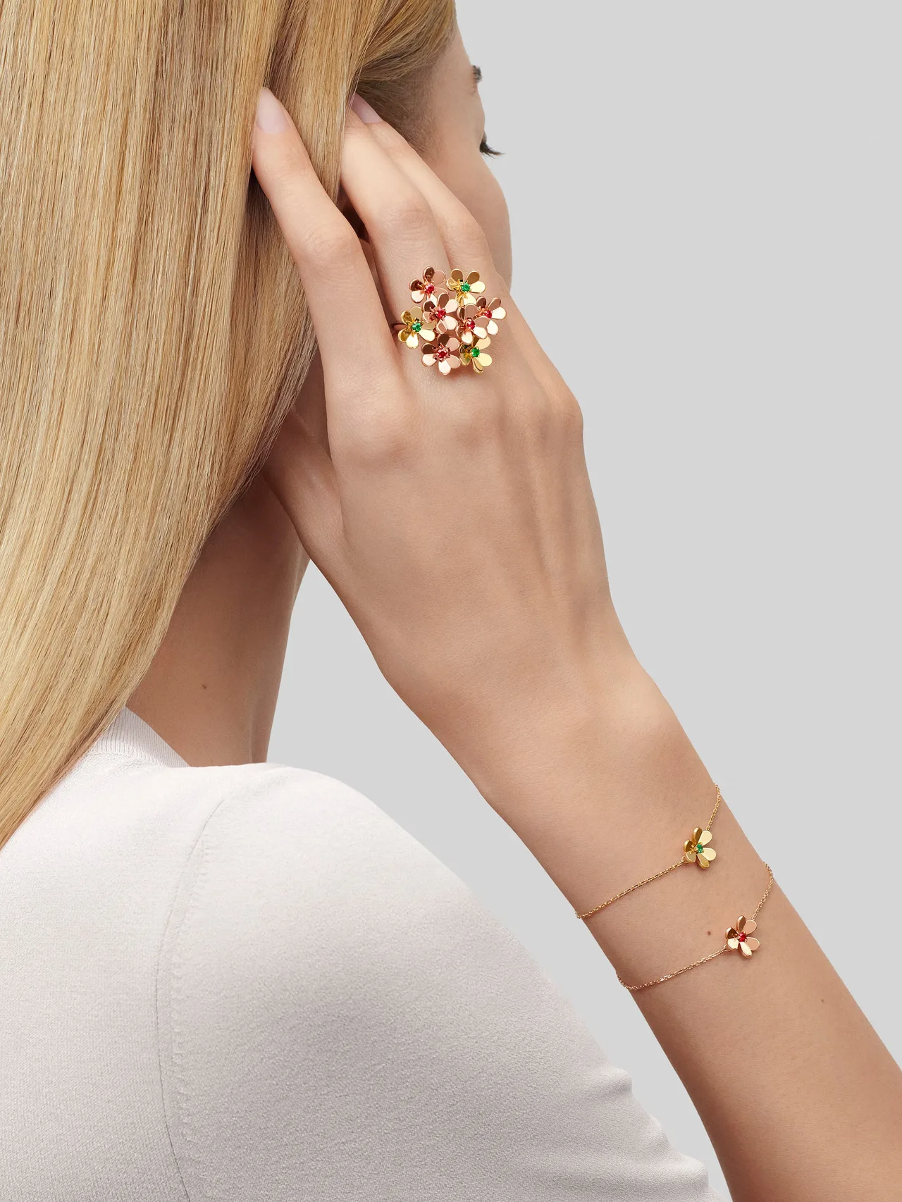 nhẫn BST Fleurs d’Hawaï của Van Cleef & Arpels