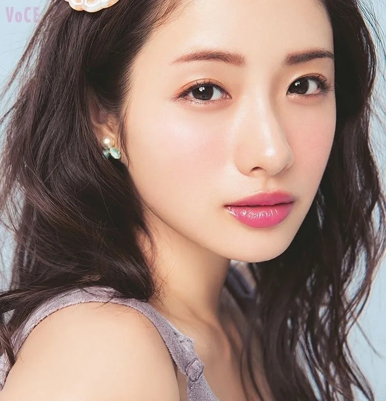Bí quyết chăm sóc da giúp Ishihara Satomi duy trì vẻ đẹp tự nhiên và rạng rỡ Bí quyết chăm sóc da giúp Ishihara Satomi duy trì vẻ đẹp tự nhiên và rạng rỡ