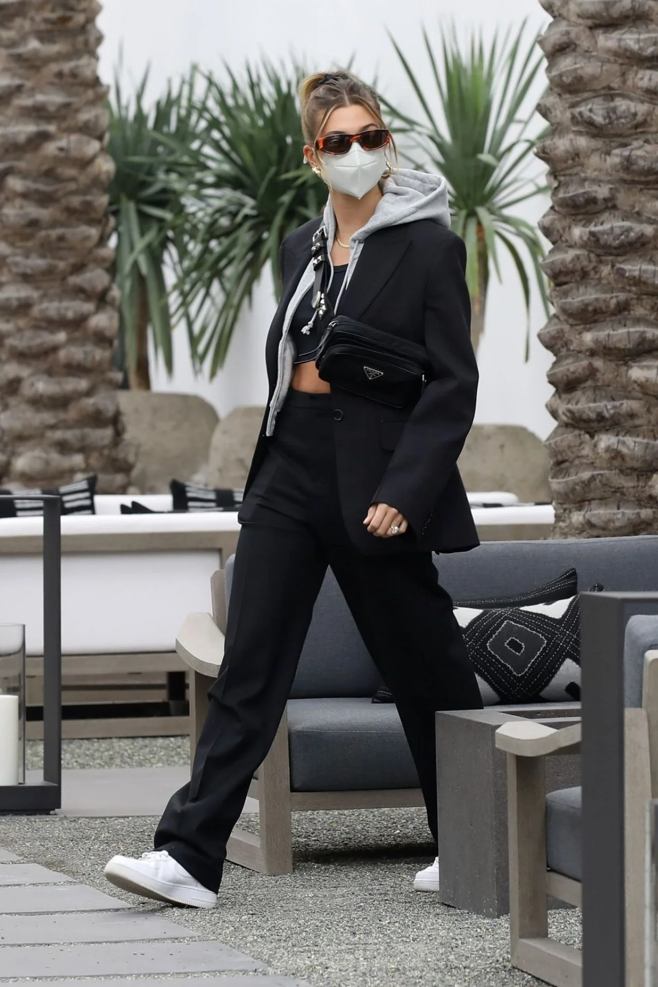 Áo khoác nỉ phối suit đen