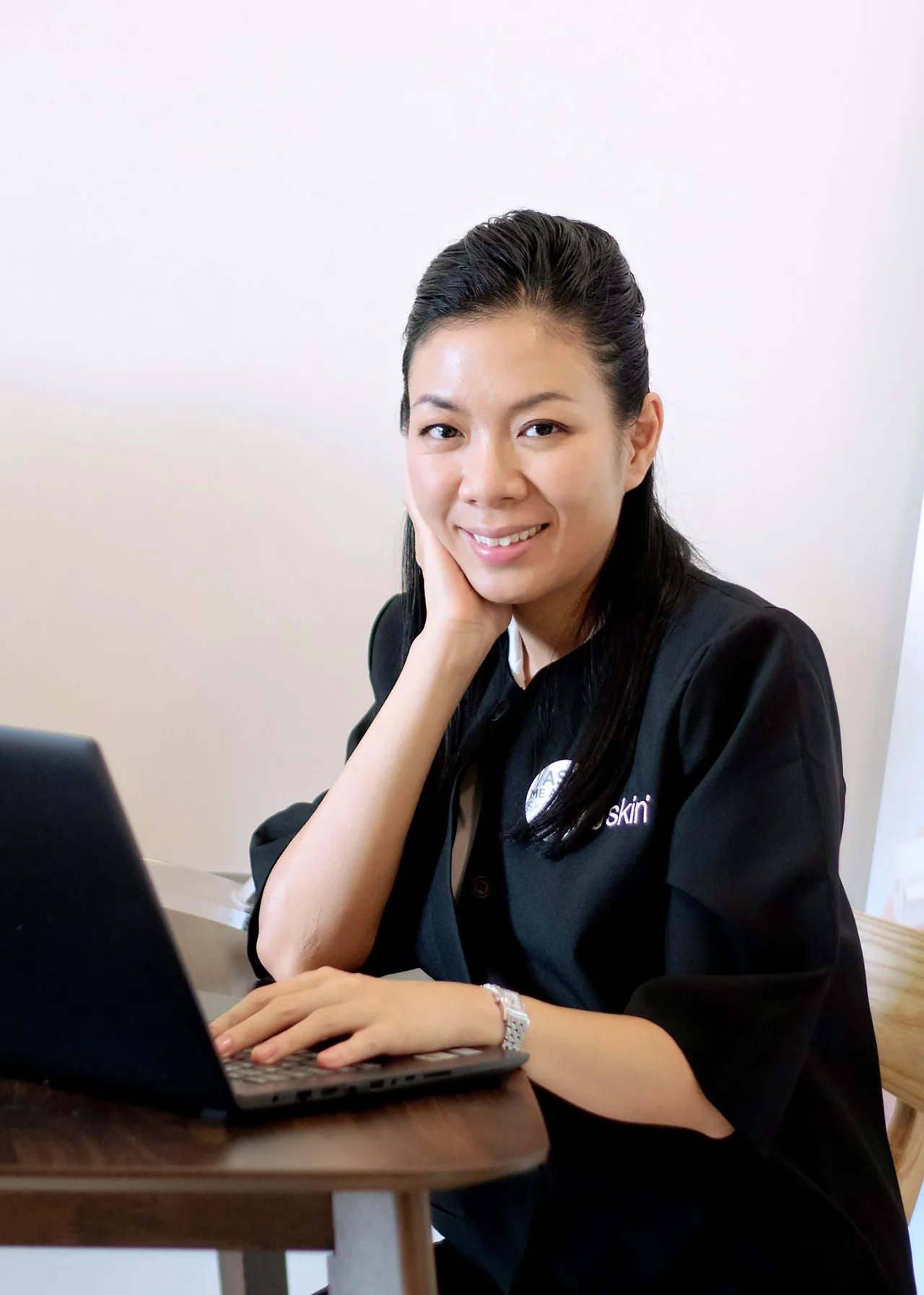cơ thể và làn da lenka nguyen cơ thể và làn da lenka nguyen