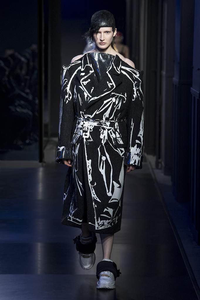 ELLE Việt Nam - Những thiết kế tốn thời gian nhất trong tuần lễ thời trang cao cấp Haute Couture 2018 (10) ELLE Việt Nam - Những thiết kế tốn thời gian nhất trong tuần lễ thời trang cao cấp Haute Couture 2018 (10)