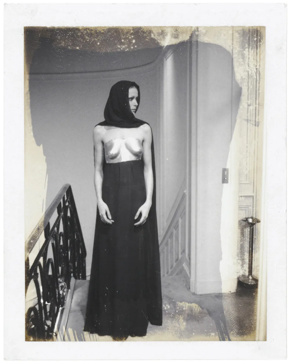 Hợp tác của Yves Klein với nhà điêu khắc Claude Lalanne năm 1969.