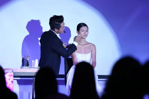 Người mẫu Cao Thiên Trang được trang điểm theo phong cách mùa hè với skin:FIT
