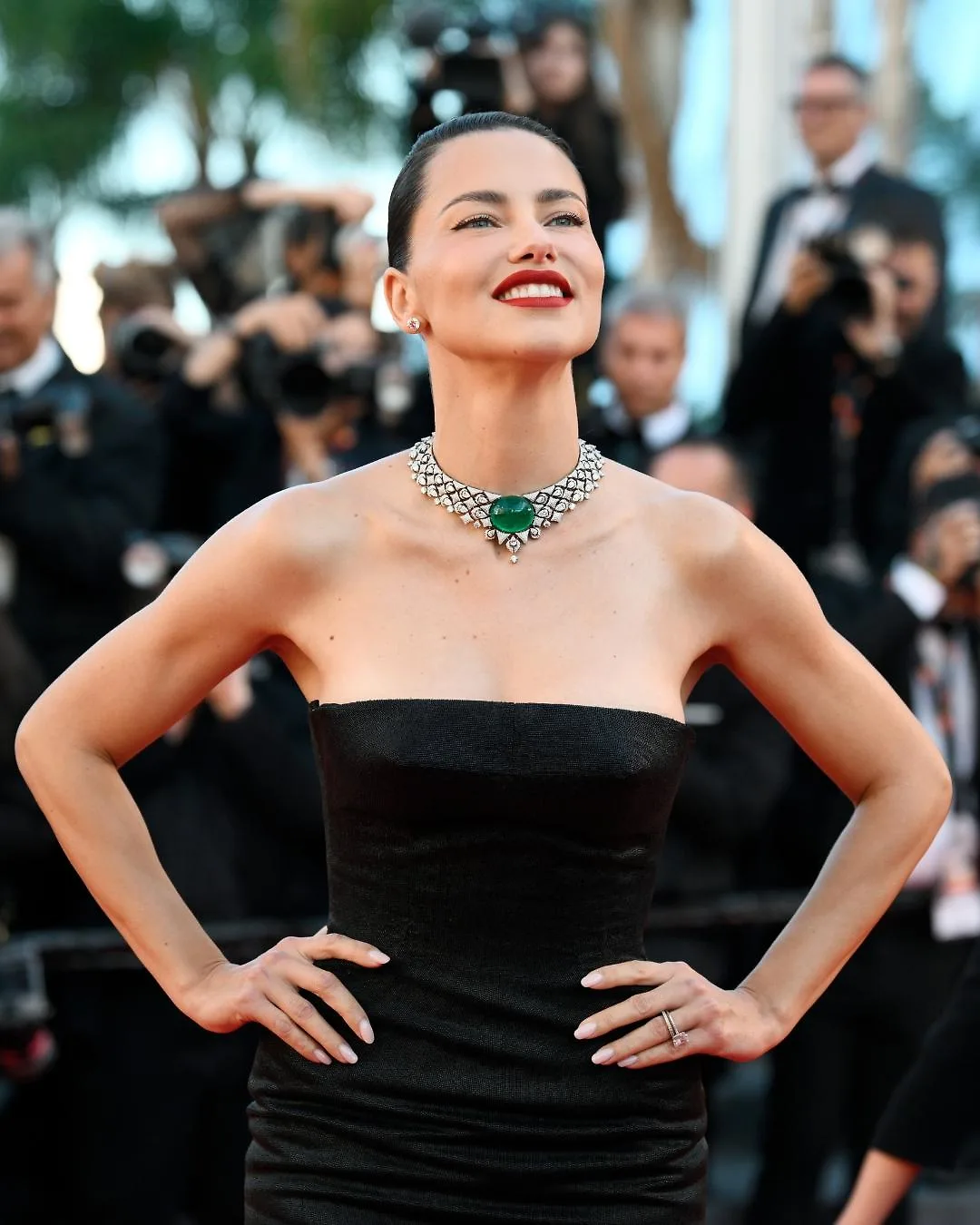 Siêu mẫu Adriana Lima đeo Chopard tại Cannes 2026