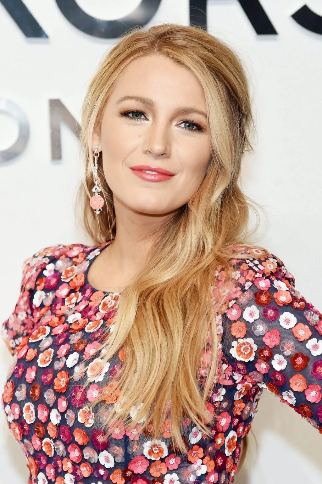 Tinh dầu hạt nho là bí quyết chăm sóc tóc của Blake Lively Tinh dầu hạt nho là bí quyết chăm sóc tóc của Blake Lively