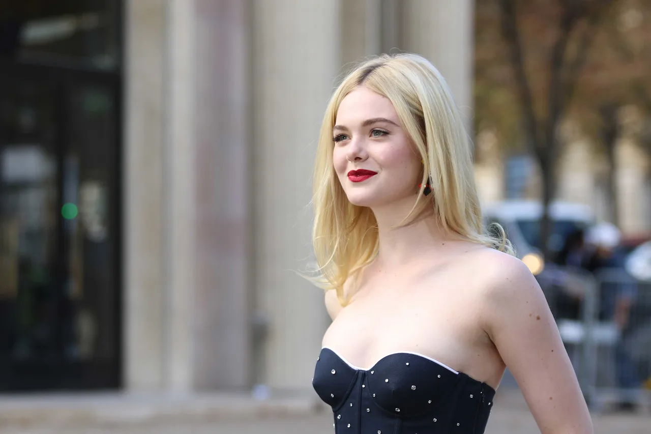 Elle Fanning chia sẻ cách chăm sóc da Elle Fanning chia sẻ cách chăm sóc da
