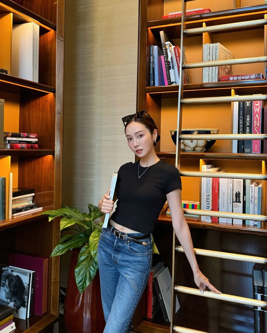 Jessica quần dài và croptop