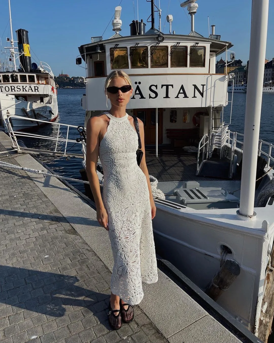 hoskelsa diện đầm ren