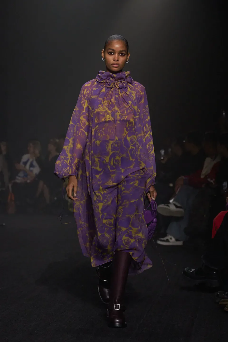 00050-burberry-fall-2023-ready-to-wear-credit-gorunway