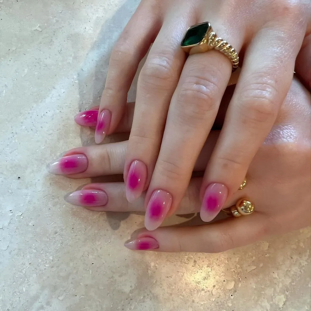 Phong cách Aura Nails. Phong cách móng tay Aura Nails.