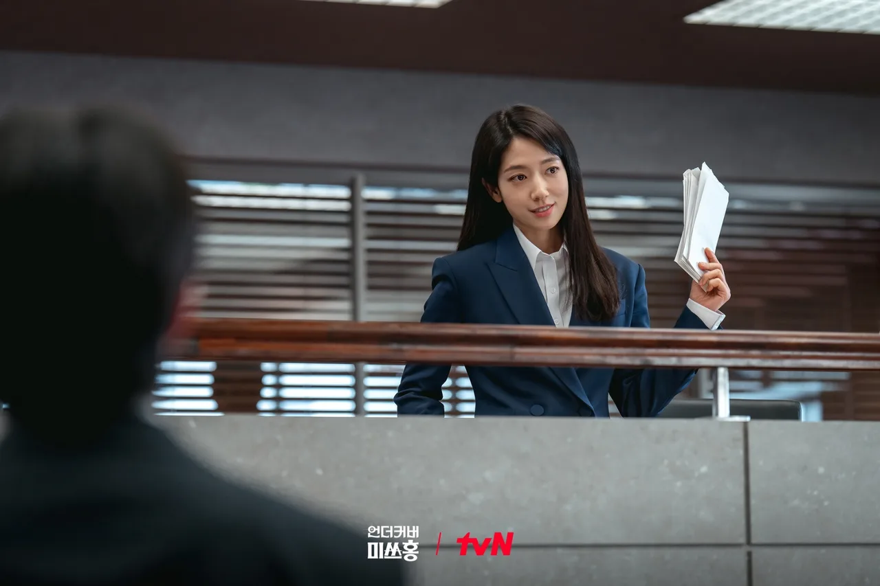 Park Shin Hye trong vai Hong Keum Bo, Undercover Miss Hong