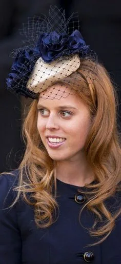 Công chúa Eugenie trong một thiết kế của Gina Foster tại lễ kỷ niệm Queen’s Diamond Jubilee năm 2012