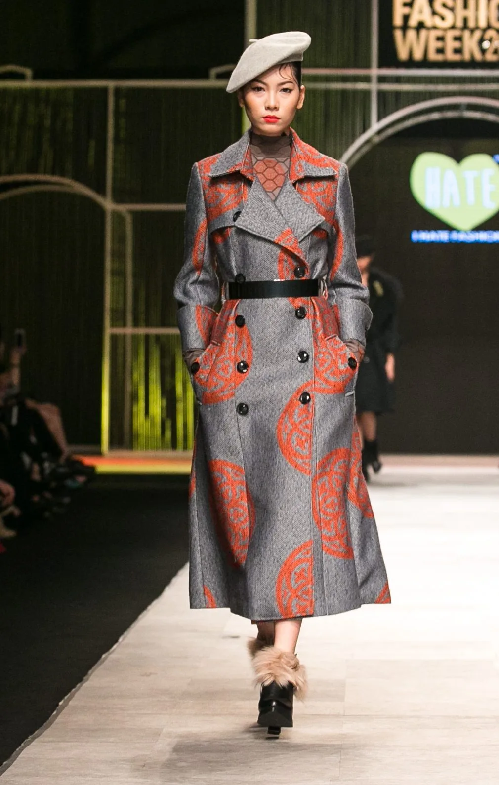 I HATE FASHION thả “Ký ức những mùa đông cũ kỹ” vào BST Thu-Đông 2016 tại VIFW - ELLE VN