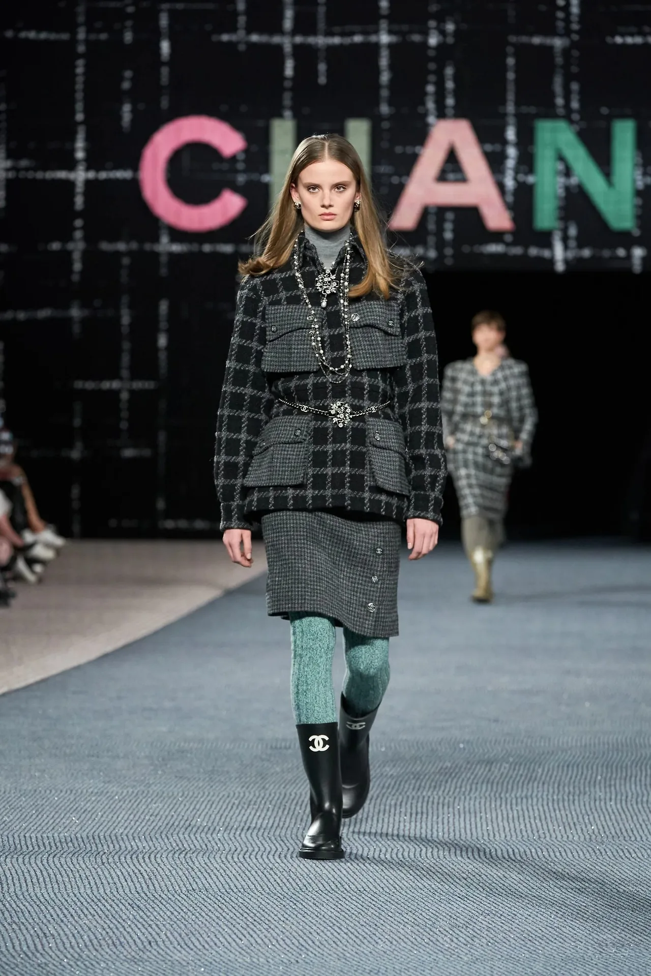 Chanel RTW Thu Đông 2022 look 36