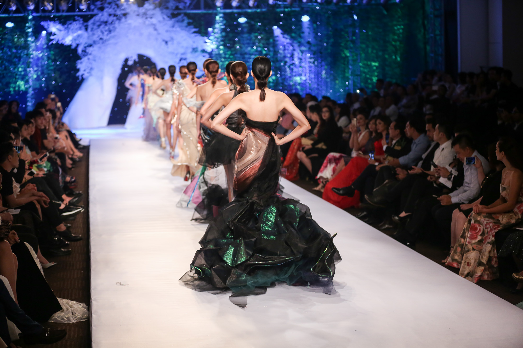 Quỳnh Paris Deja Vu show - elle vietnam 4