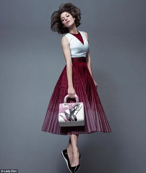 Nữ diễn viên Marion Cotillard trong chiến dịch quảng bá của Dior.