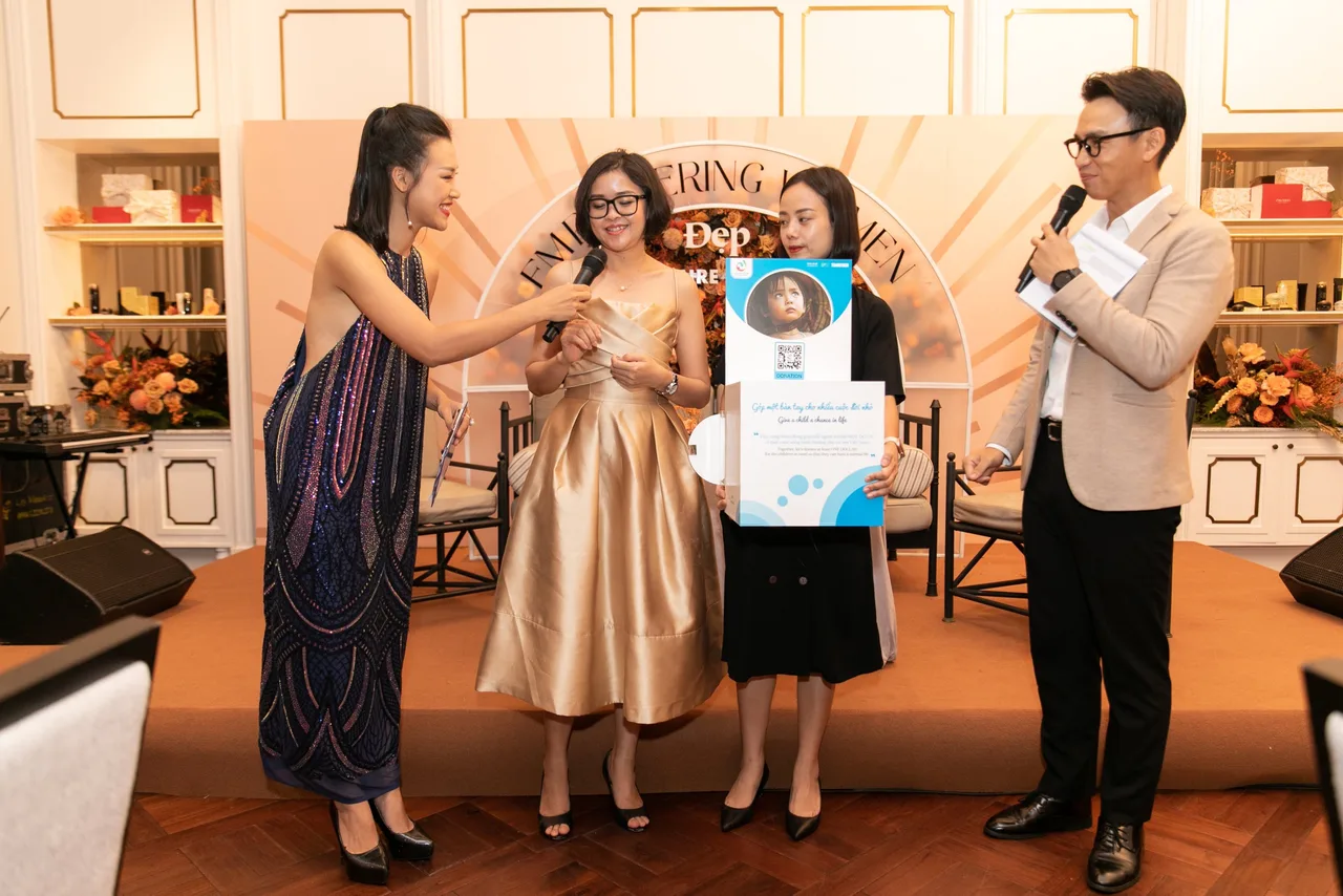 Chương trình lucky draw tại sự kiện Empowering Women lucky-drawn-gay-quy-tu-thien