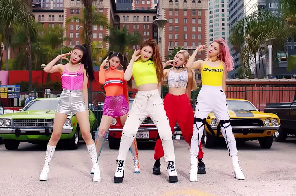 xu hướng thời trang trong mv icy của itzy 4