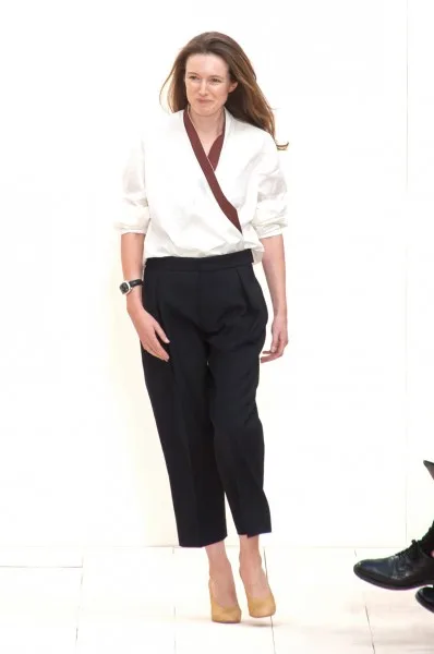 nha-thiet-ke-nu-Clare Waight Keller