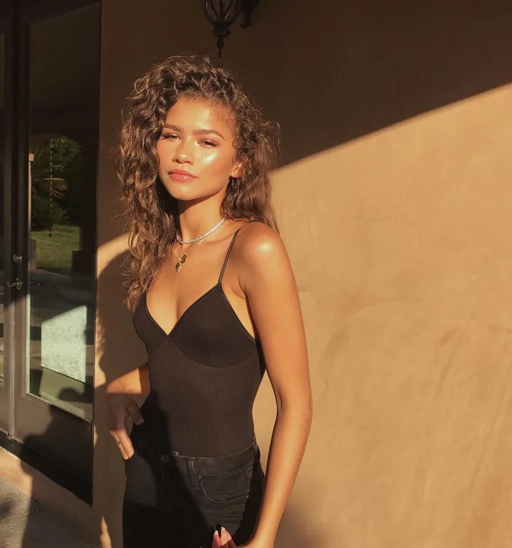 Zendaya khoe làn da rạng ngời trên instagram. Zendaya khoe làn da rạng ngời trên instagram.