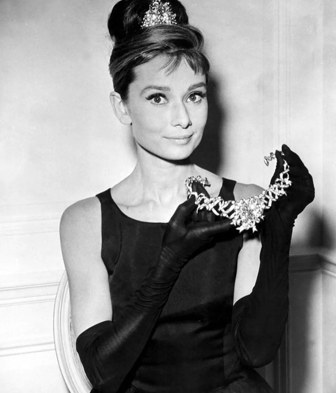 Audrey Hepburn và chiếc vòng cổ đính viên kim cương Tiffany Diamond