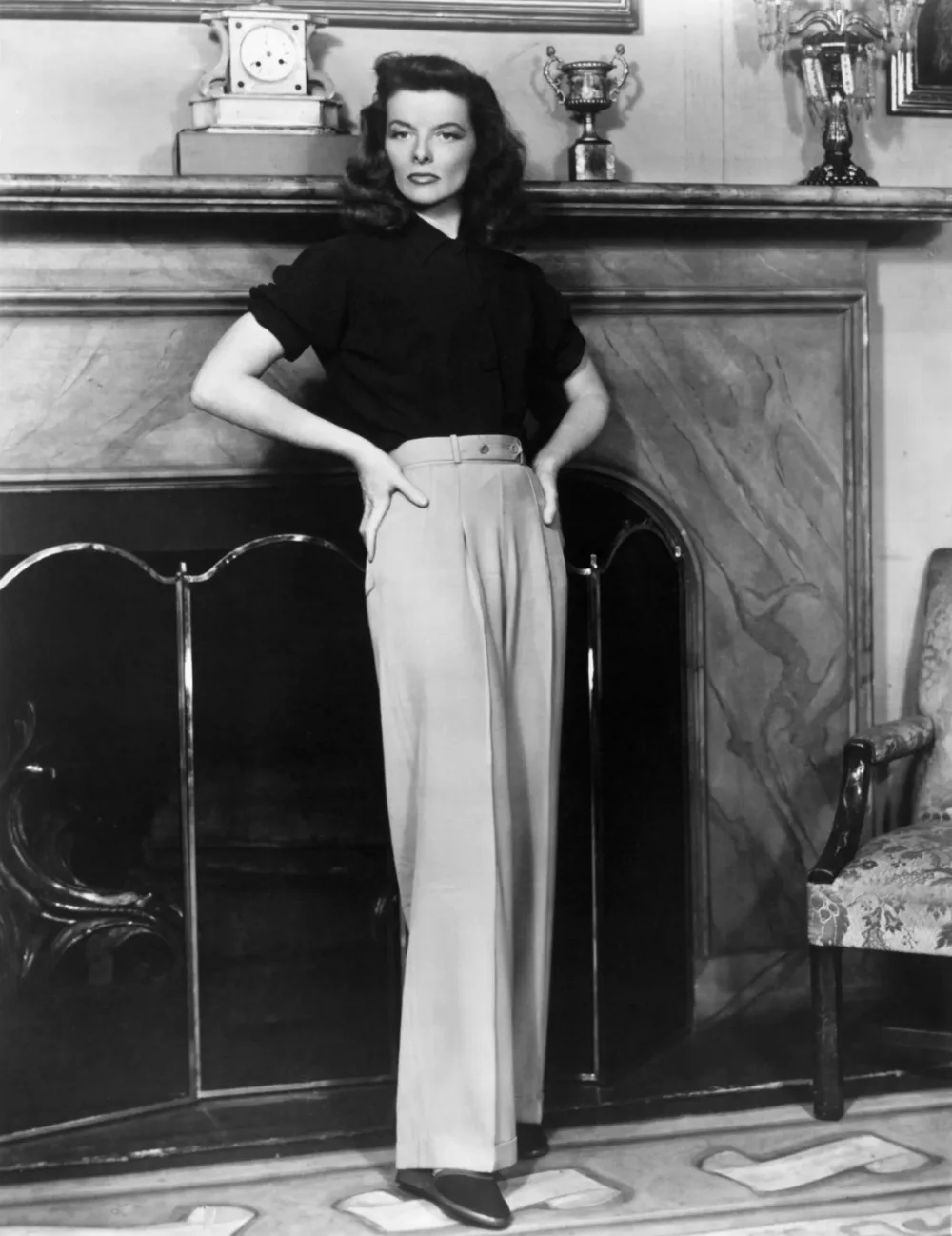 Katharine Hepburn diện quần tây