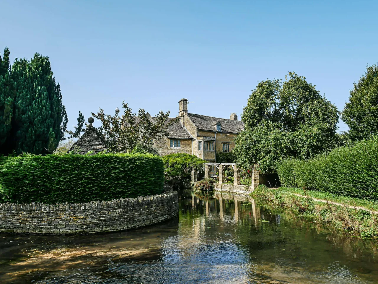 Khu làng Cotswold - điểm đến thuộc xu hướng du lich nostalgic.