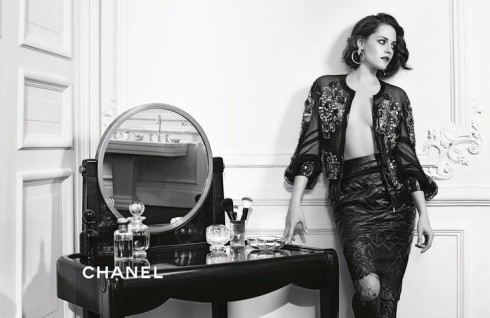 Kristen Stewart - CHANEL MÉTIERS DART PARIS IN ROME (2016) 03