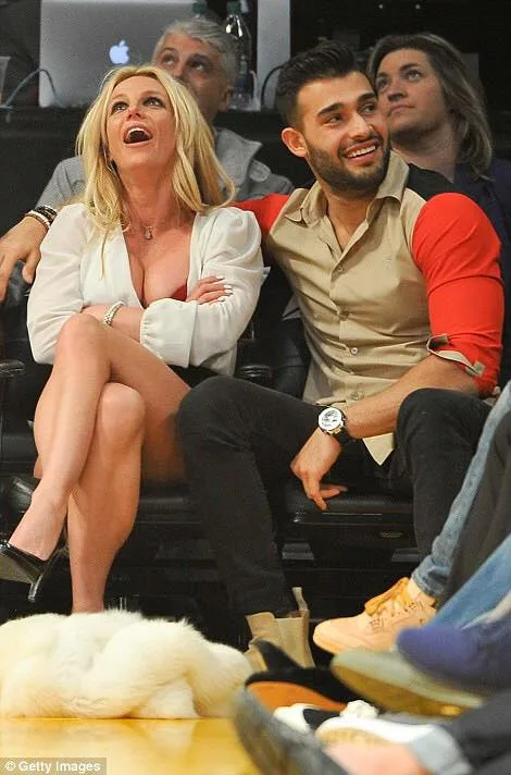 Britney Spears đã muốn kết hôn thêm một lần nữa? Britney Spears đã muốn kết hôn thêm một lần nữa?