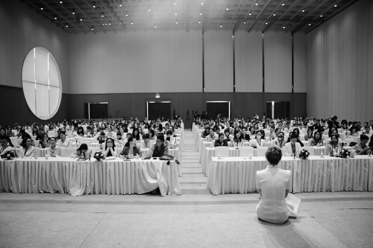 Thủy Tiên Phạm - cái tên được săn đón trong ngành phun xăm thẩm mỹ. Bằng sự sáng tạo, kinh nghiệm của bản thân, cô đã làm thay đổi lĩnh vực làm đẹp