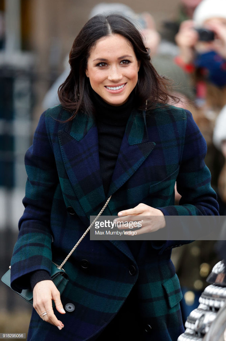 elle style calendar họa tiết kẻ carô meghan makle.