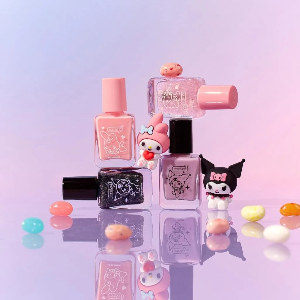 Romand kết hợp cùng Sanrio trong sản phẩm mới. Romand kết hợp cùng Sanrio trong sản phẩm mới.