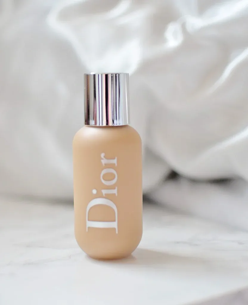 Kem Nền Dior Backstage Face And Body Foundation như lớp nền của Zendaya Kem nền Dior mỏng nhẹ như lớp nền của Zendaya