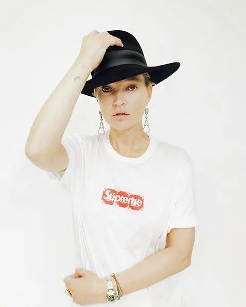 ELLE Style Calendar: Chinh phục BST SupremexLouis Vuitton (10/7 – 16/7) CHINH PHỤC BST SUPREME X LOUIS VUITTON
