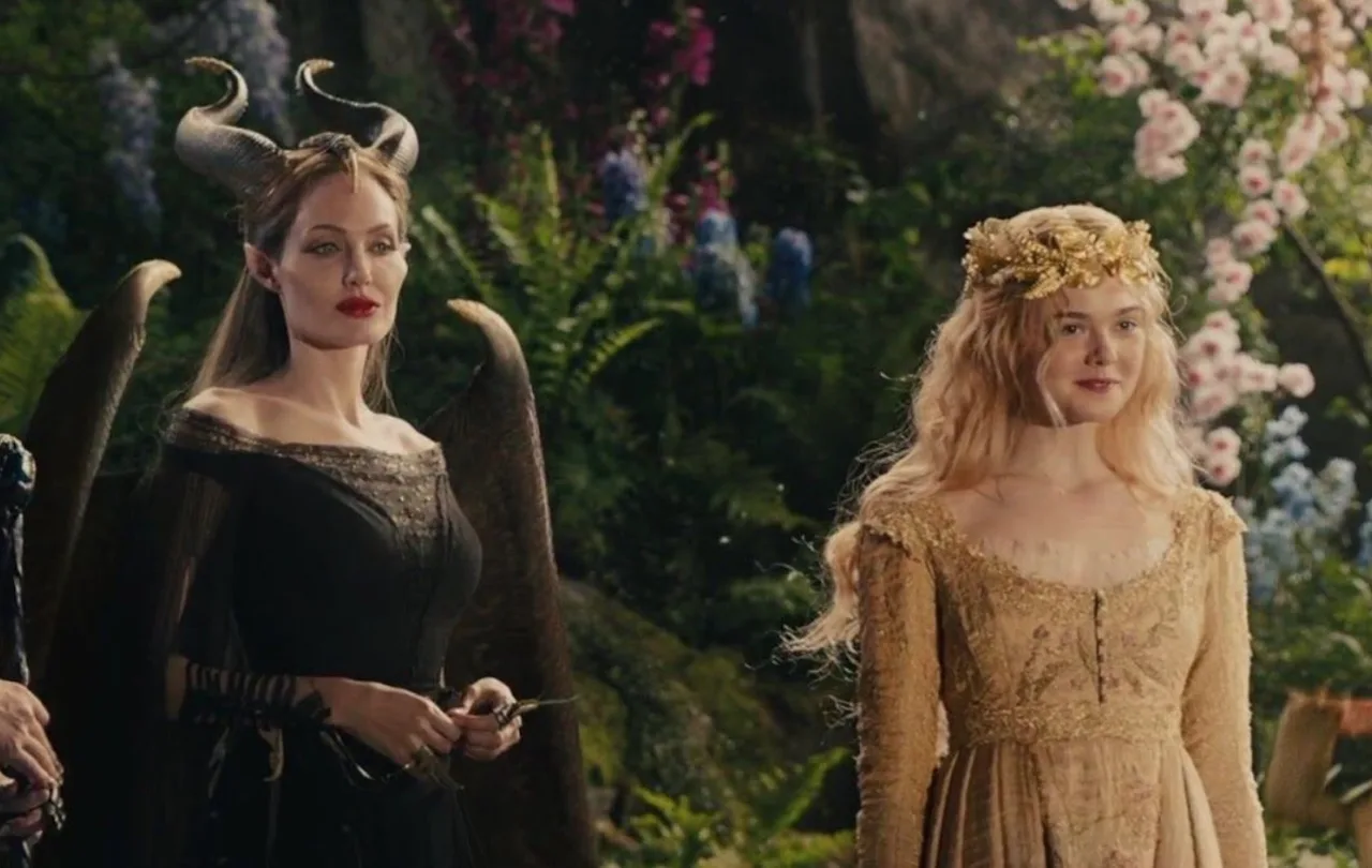 Angelina Jolie và Elle Fanning trong Tiên hắc ám 2