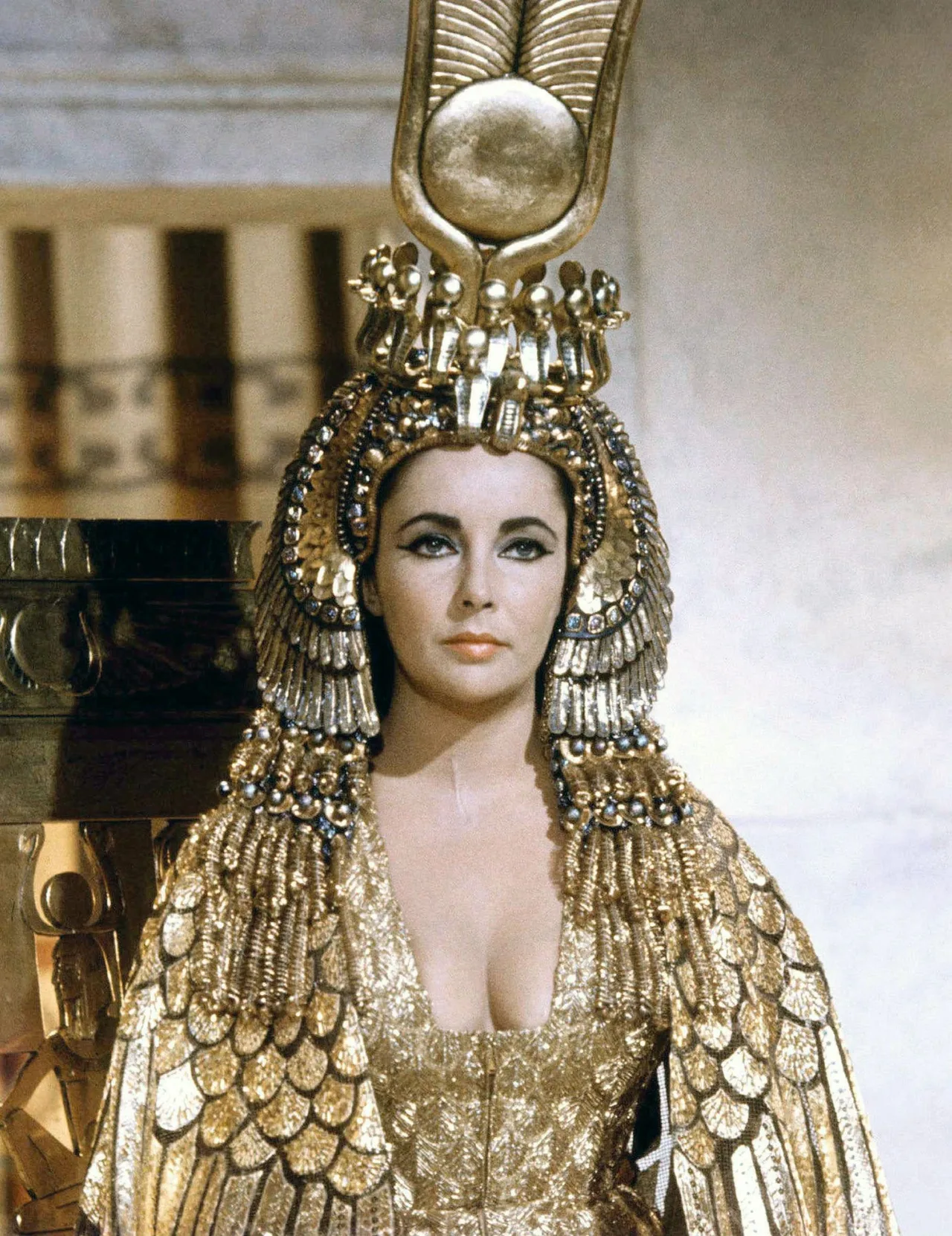 thời trang pharaon sequin