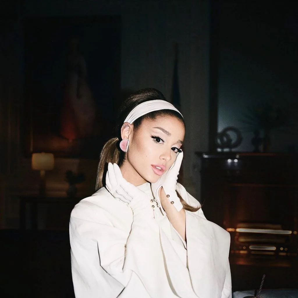Vẻ đẹp ngọt ngào và quyến rũ của Ariana Grande Vẻ đẹp ngọt ngào và quyến rũ của Ariana Grande
