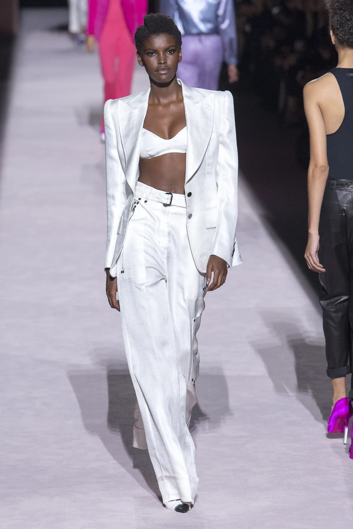Bộ sưu tập Mùa Xuân Tom Ford 2018: Sự mê hoặc thuần túy Bộ sưu tập Mùa Xuân Tom Ford 2018: Sự mê hoặc thuần túy