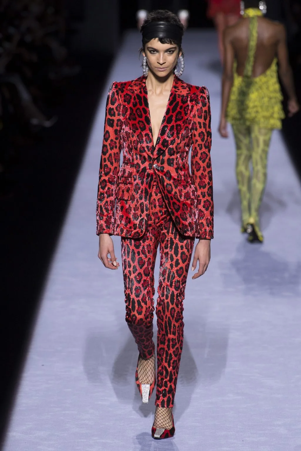 Thương hiệu Tom Ford Ready-to-wear Thu 2018: Thời đại hoàng kim thập niên 80 Thương hiệu Tom Ford Ready-to-wear Thu 2018: Thời đại hoàng kim thập niên 80