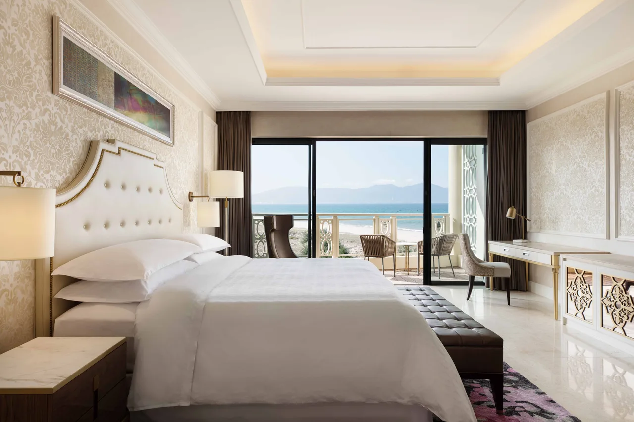 SGDN Deluxe King Bed Seaview