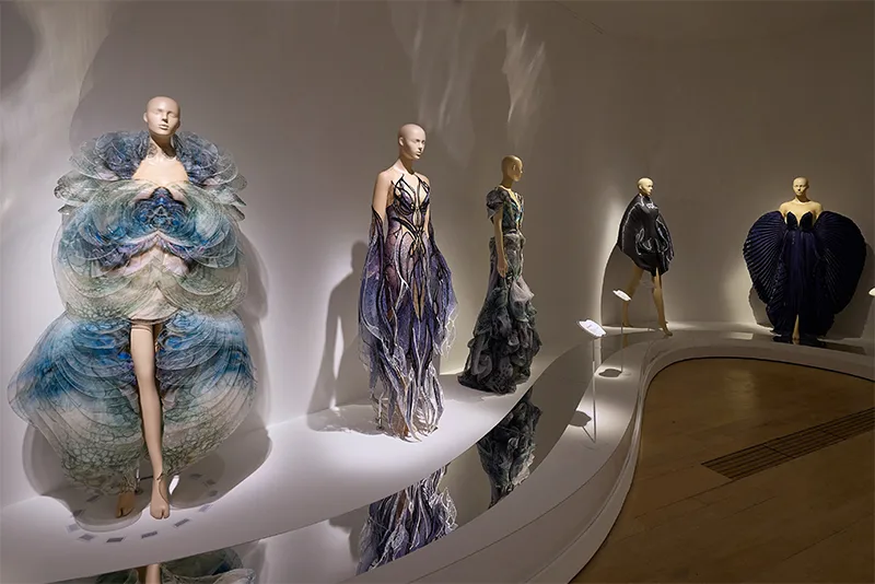 triển lãm Iris van Herpen