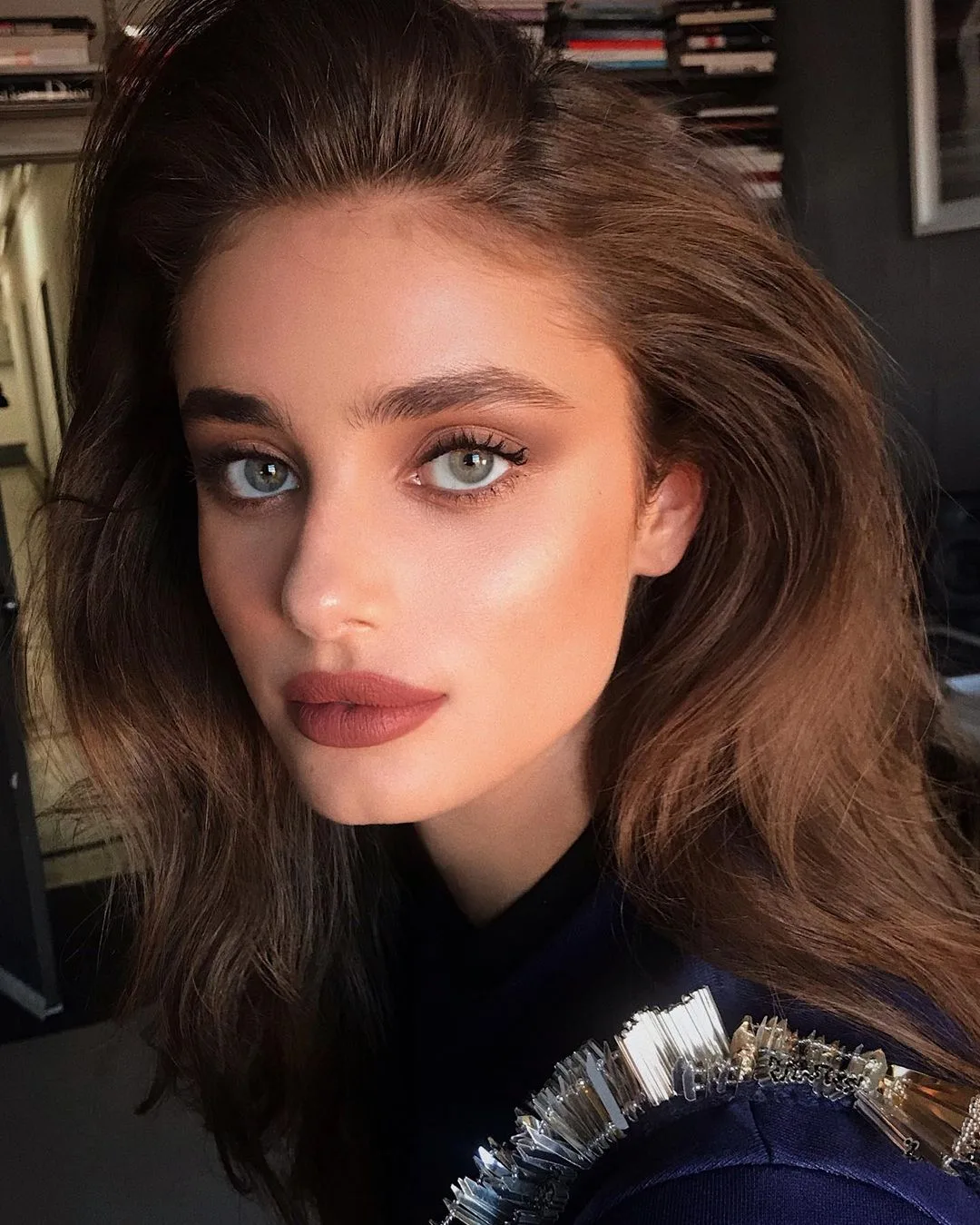 taylor hill phấn mắt bạch dương làm đẹp
