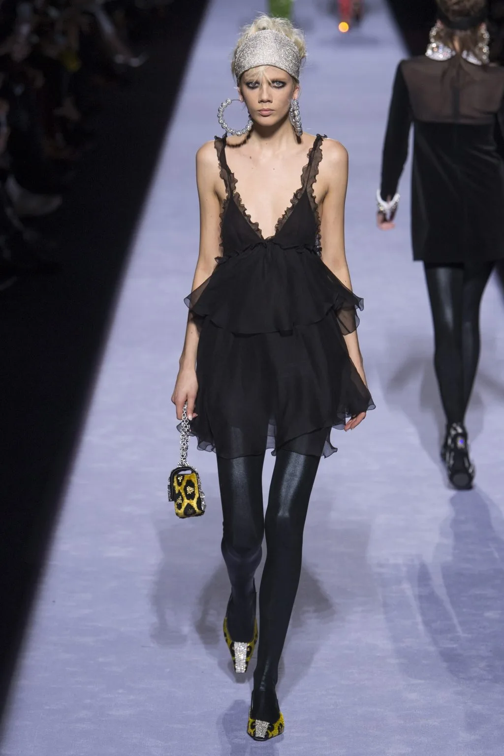 Thương hiệu Tom Ford Ready-to-wear Thu 2018: Thời đại hoàng kim thập niên 80 Thương hiệu Tom Ford Ready-to-wear Thu 2018: Thời đại hoàng kim thập niên 80