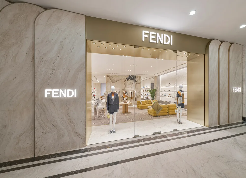mặt tiền cửa hàng FENDI