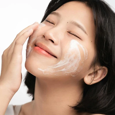 cách chăm sóc da khi trời nóng, rửa mặt với tần suất hợp lý
