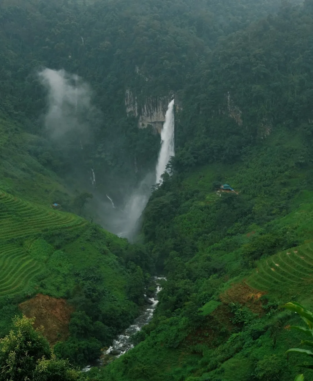 Thác háng tề chơ Yên Bái