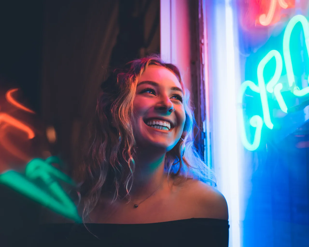 kỹ năng sống cô gái đèn neon
